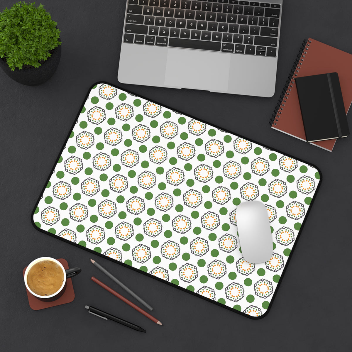 Floral Dot Desk Mat — Green & White Daisy Pattern